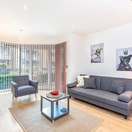 Spacious Sleek & Modern 7 Mins Walk To City Centre * York